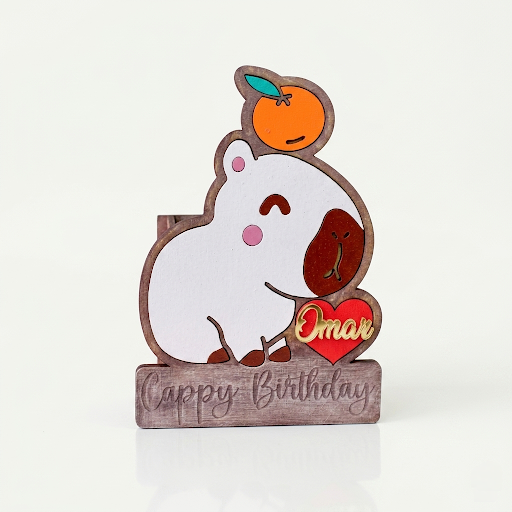 Caja dulcera personalizada con forma de capibara y una naranja en la cabeza hechas de madera MDF cortada a láser.