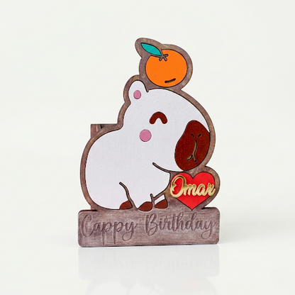Caja dulcera personalizada con forma de capibara y una naranja en la cabeza hechas de madera MDF cortada a láser.