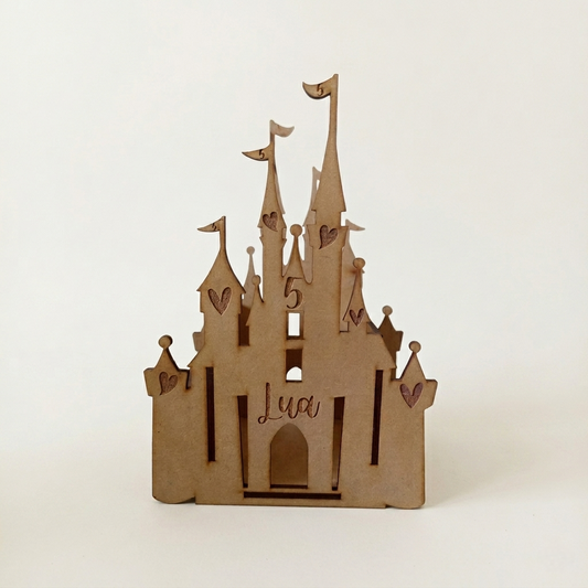 Castillos dulceros de madera MDF estilo Disney personalizables con nombre grabado y edad. Kit para armar y pintar en casa, perfecto como centro de mesa para fiestas infantiles o recuerdo de cumpleaños original.